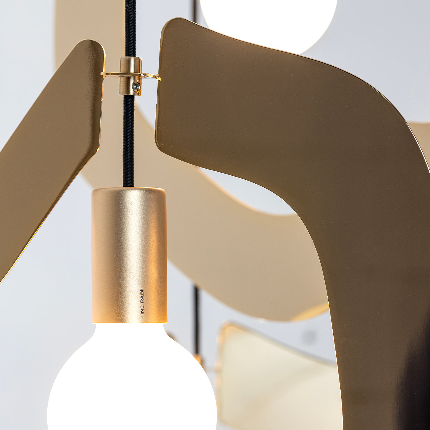 Hind Rabii Esprit Ya-Ya Sospensione