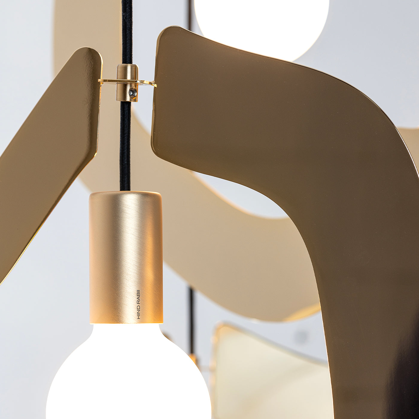 Hind Rabii Esprit Ya-Ya Sospensione