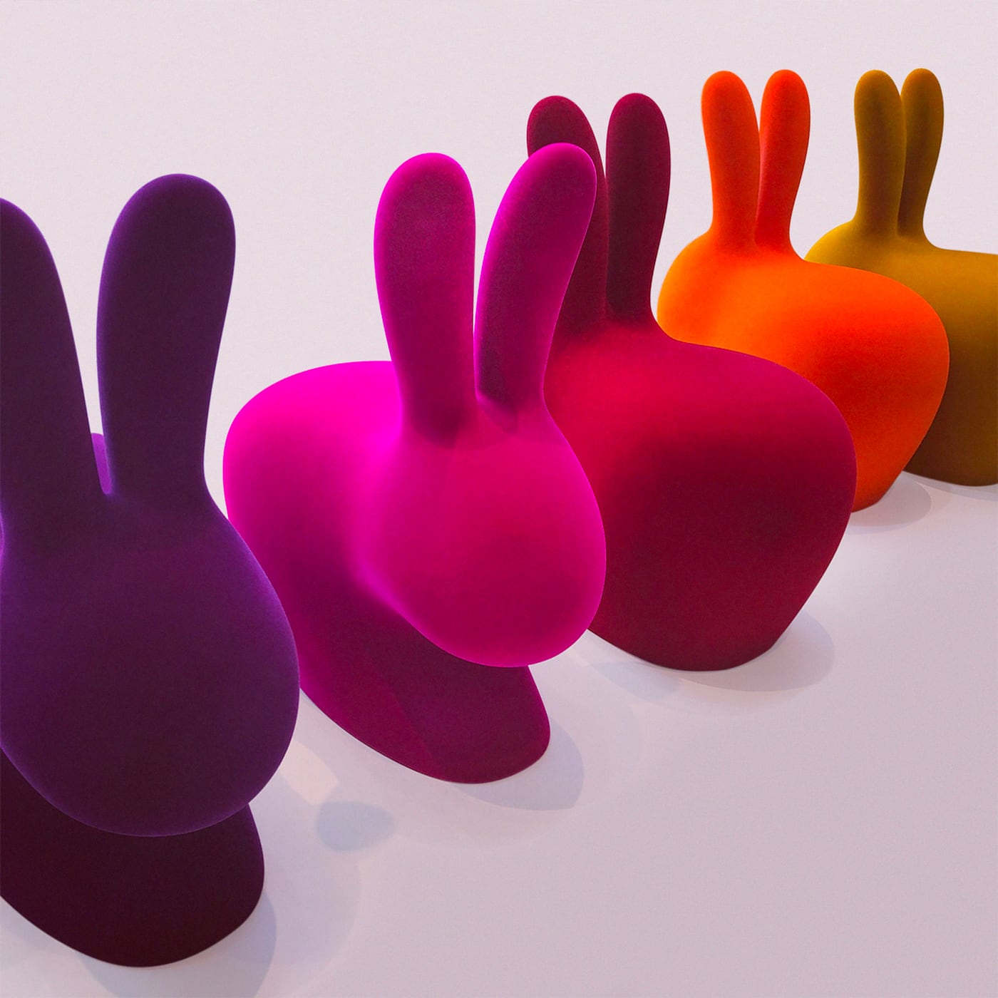 Qeeboo Rabbit Velvet Sedia Baby in polietilene