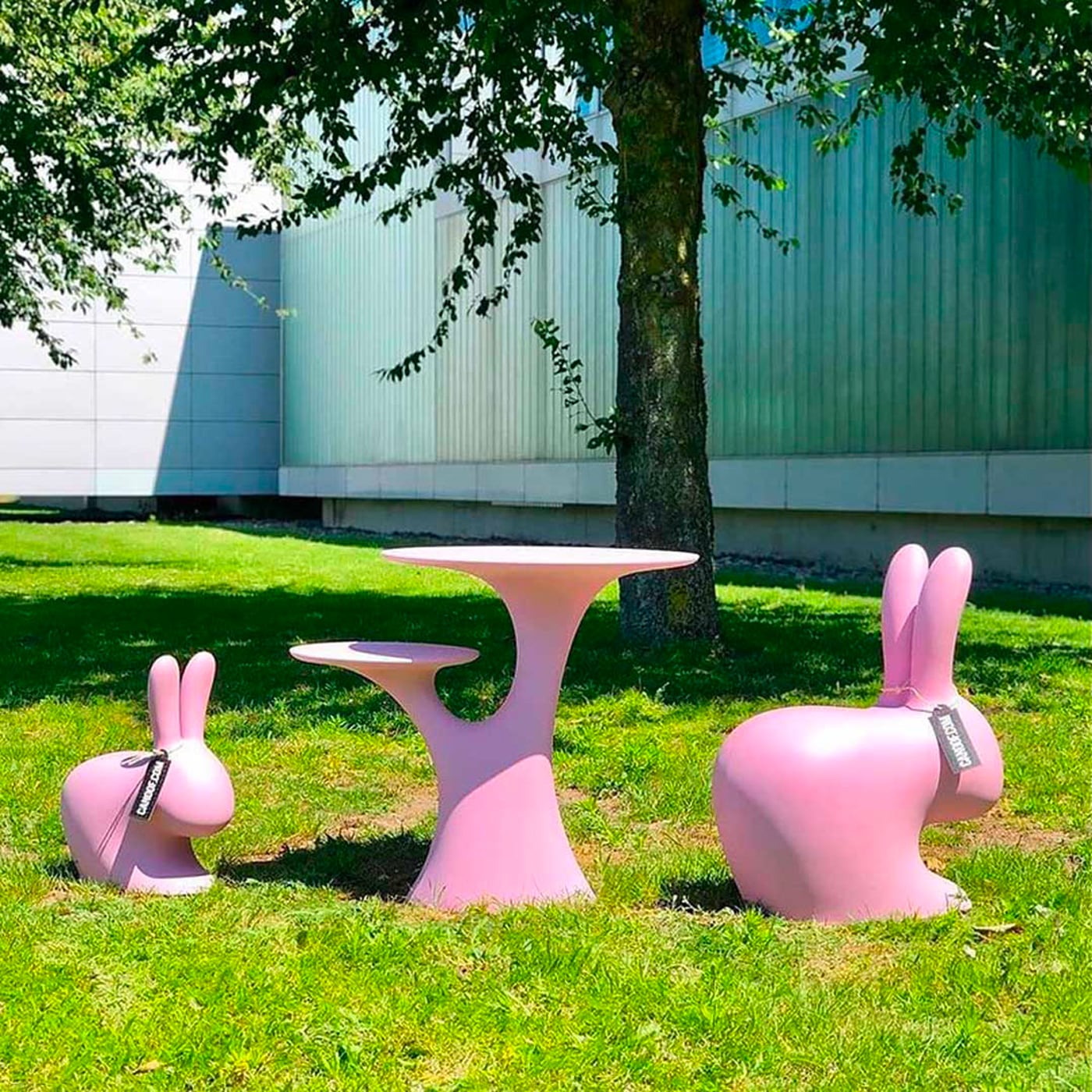 Qeeboo Rabbit Tree Tavolino in polietilene