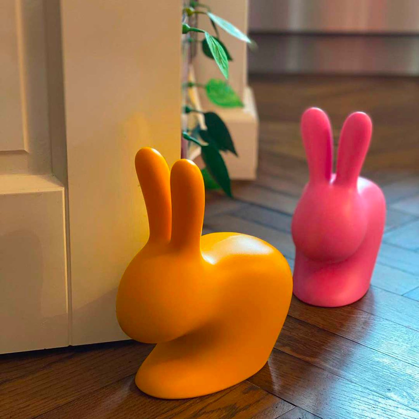 Qeeboo Rabbit XS Doorstopper in polietilene