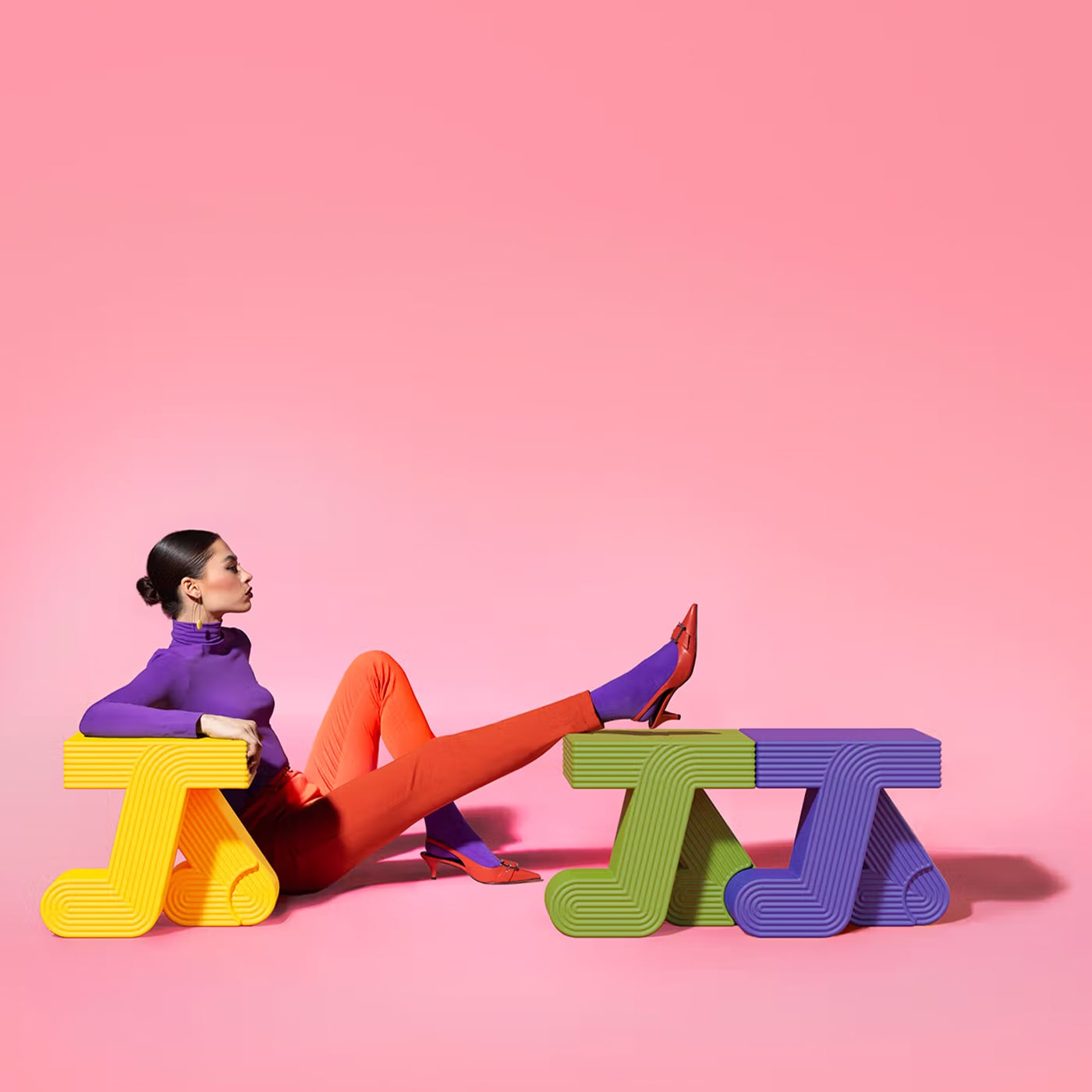 Qeeboo Walking Tavolino in polietilene