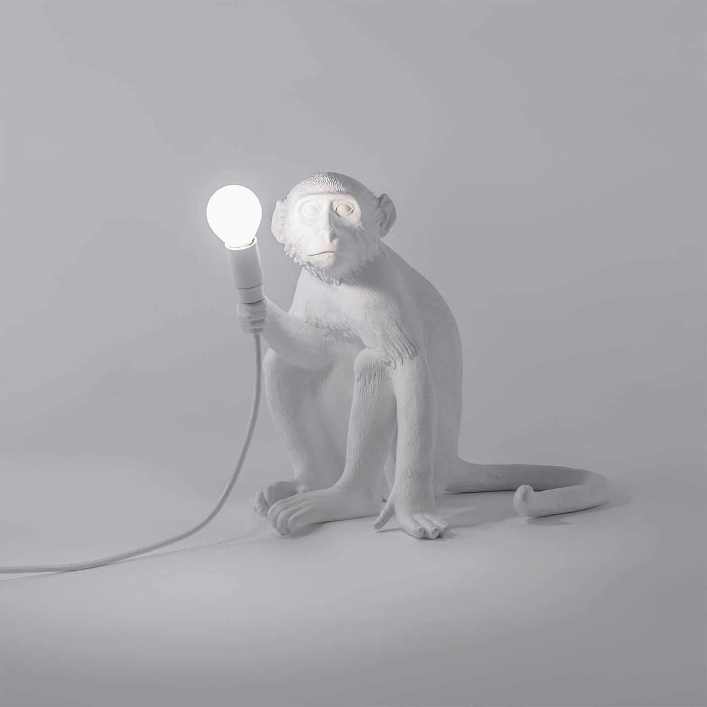 Seletti Monkey Sitting Lampada da terra