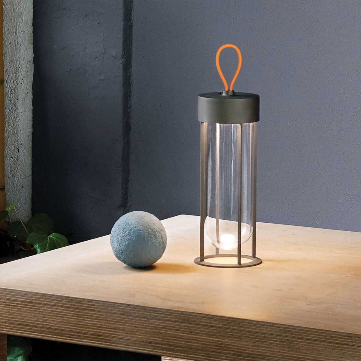 Flos In Vitro Unplugged