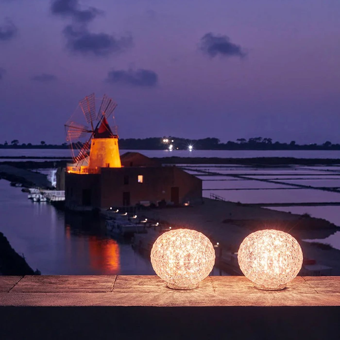 Kartell Planet 9386 Lampada da tavolo