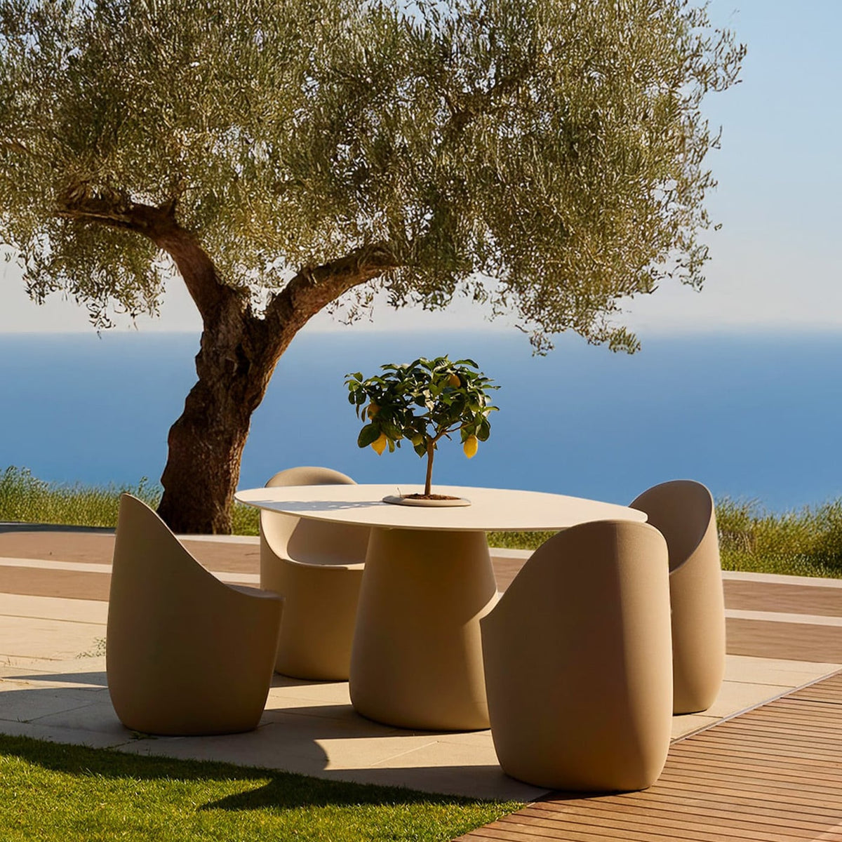 Qeeboo Cobble Tavolo ovale in HPL con secchiello